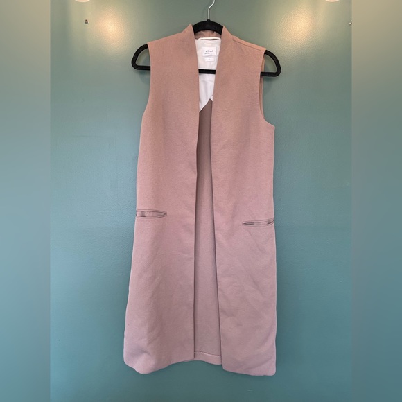 Aritzia Wilfred Papillon Sleeveless Jacket
Long Vest - Picture 1 of 9